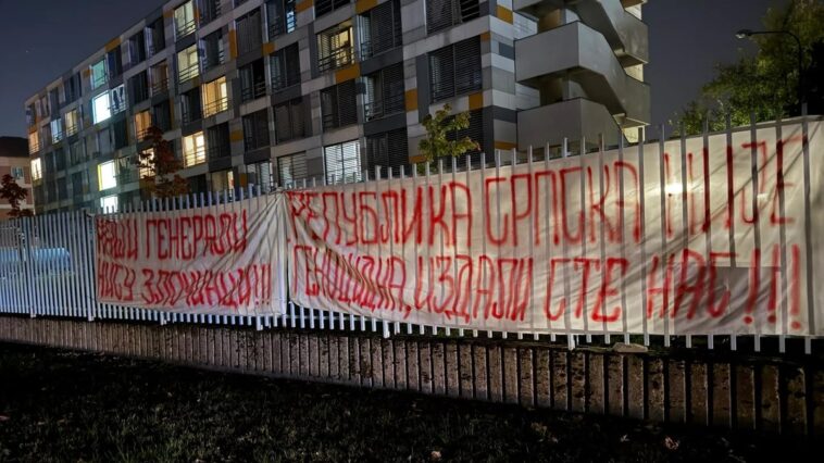 Na studentskim domovima u Republici Srpskoj osvanuli transparenti zbog izjava Jove Bakića Na studentskim domovima u Republici Srpskoj osvanuli transparenti zbog izjava Jove Bakića