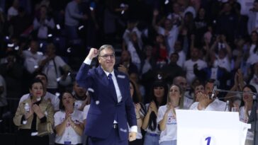 Vučić na velikom skupu SNS u Areni: Škole i fakulteti neće biti opštinski odbori političkih stranaka
