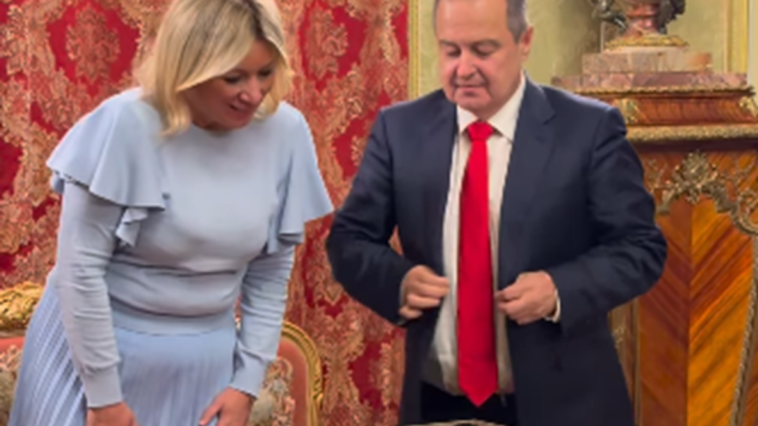 Dačić se sreo sa Zaharovom: Evo šta joj je poklonio Dačić se sreo sa Zaharovom: Evo šta joj je poklonio