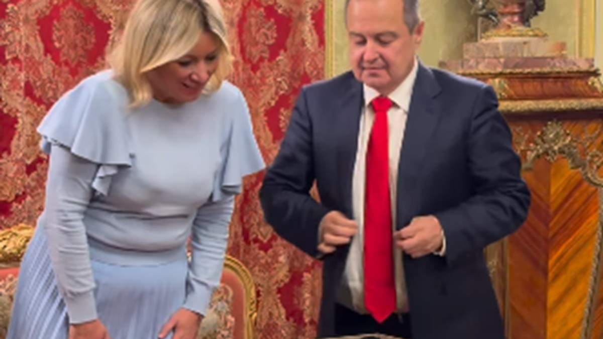 Dačić se sreo sa Zaharovom: Evo šta joj je poklonio
