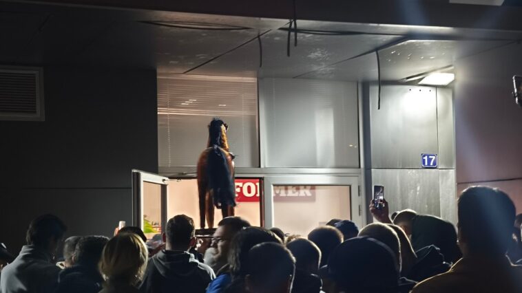 Oglasilo se Udruženje novinara Srbije nakon upada na Informer Oglasilo se Udruženje novinara Srbije nakon upada na Informer