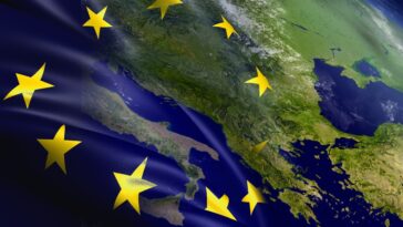 Evropska komisija: EU ostaje posvećena unapređenju odnosa sa Srbijom