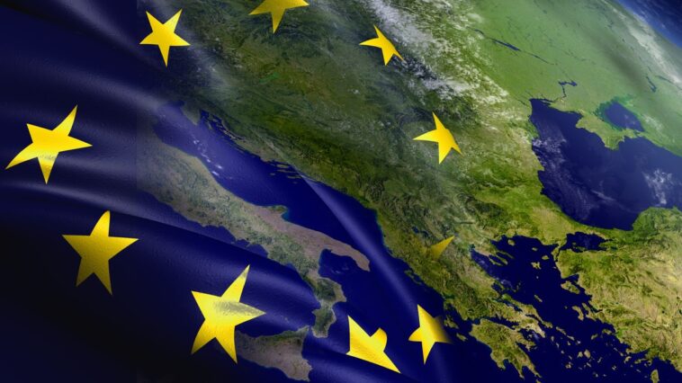 Evropska komisija: EU ostaje posvećena unapređenju odnosa sa Srbijom