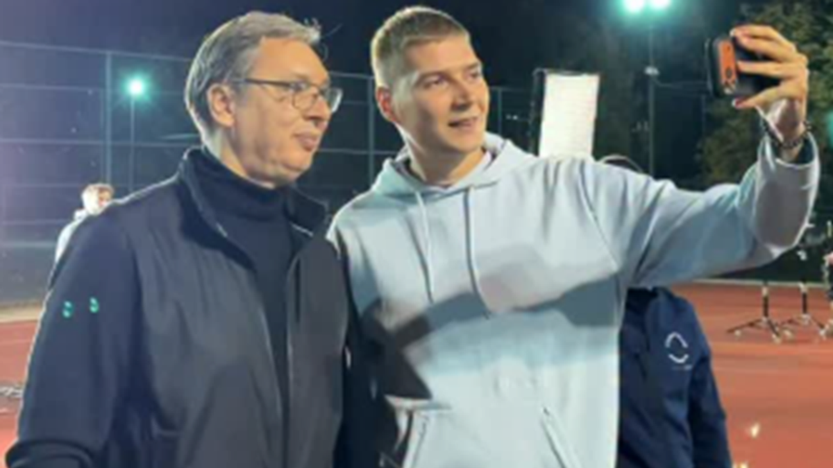 Vučić: “Zato se danas posebno radujem kada gradimo nove tribine i stadione”