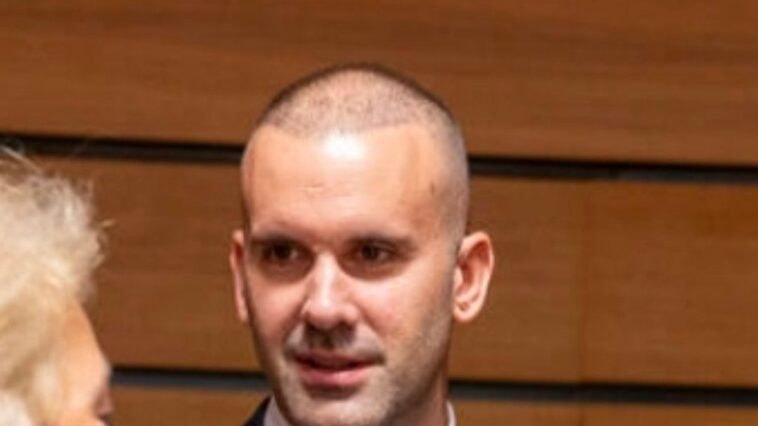 Milojko Spajić obrijao glavu, evo zbog čega Milojko Spajić obrijao glavu, evo zbog čega