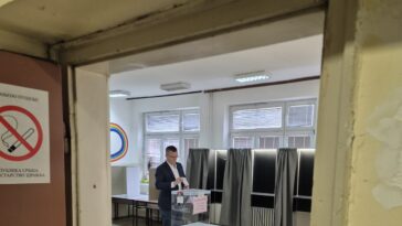 Parandilović glasao u Priboju, pa poručio: „Dolazi vreme slobode“