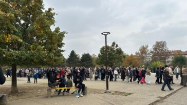 Izbori u Srbiji 2026: Redovi ispred birališta širom Srbije tokom celog prepodneva
