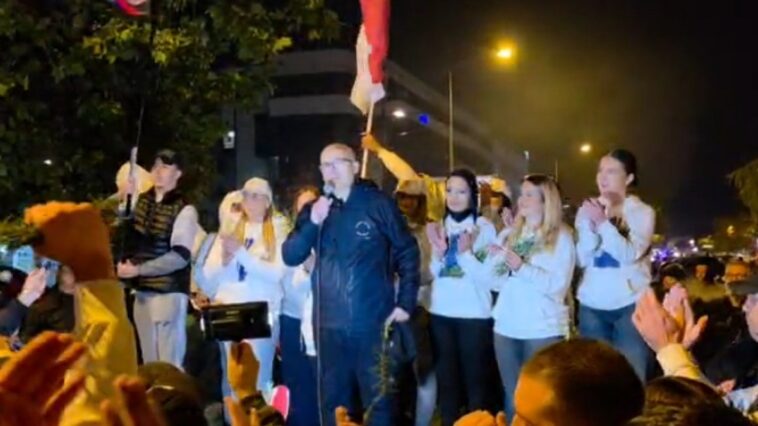 Vučević šetao sa građanima znak podrške listi “Aleksandar Vučić-Ujedinjena Srbija”
